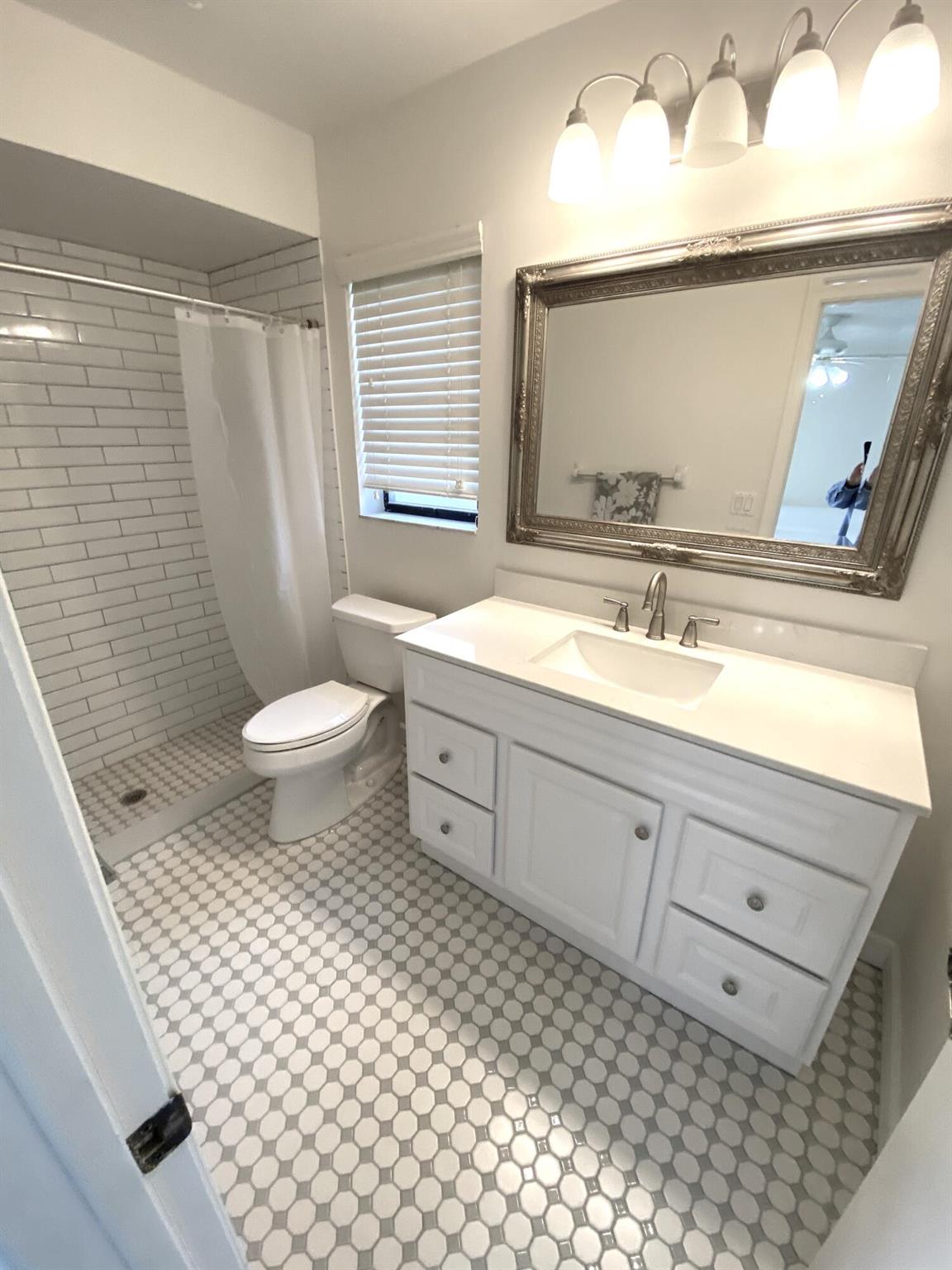 5304 Mirror Lakes Boulevard