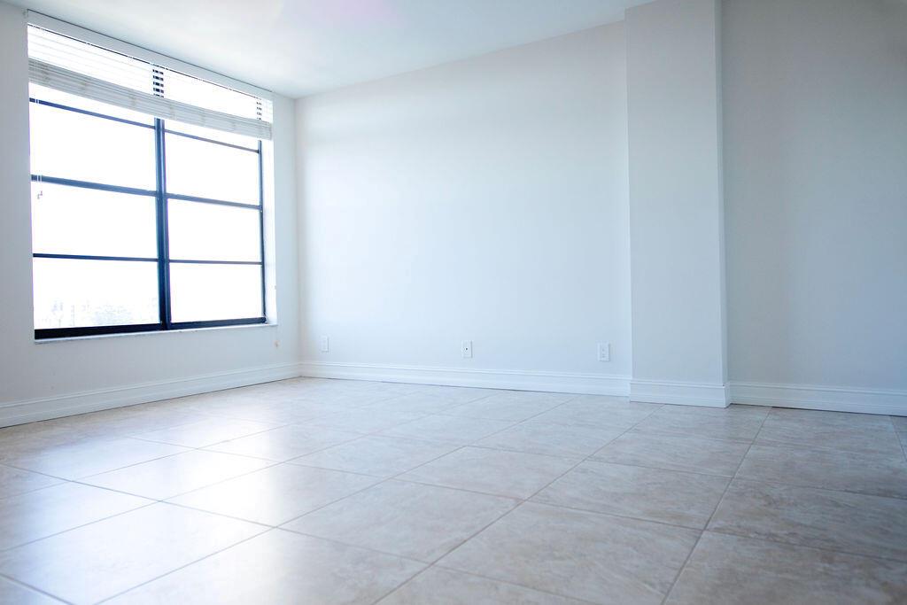 22 Royal Palm Way 605