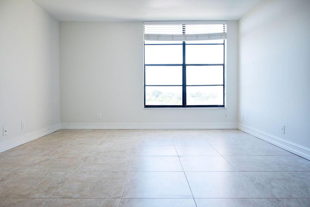 22 Royal Palm Way 605
