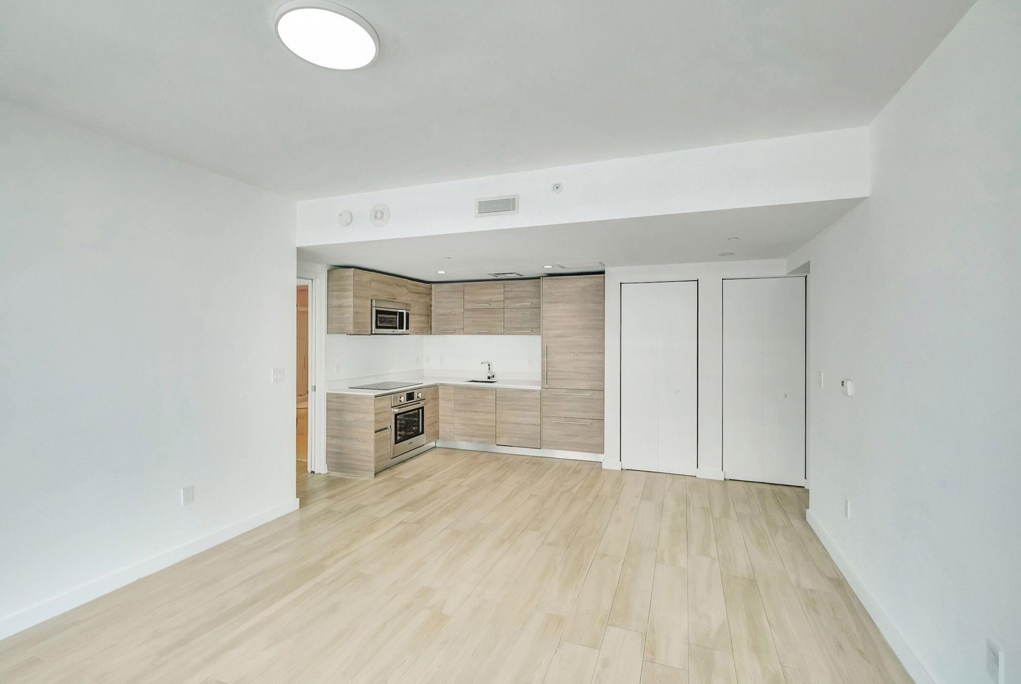 1300 S Avenue 4207