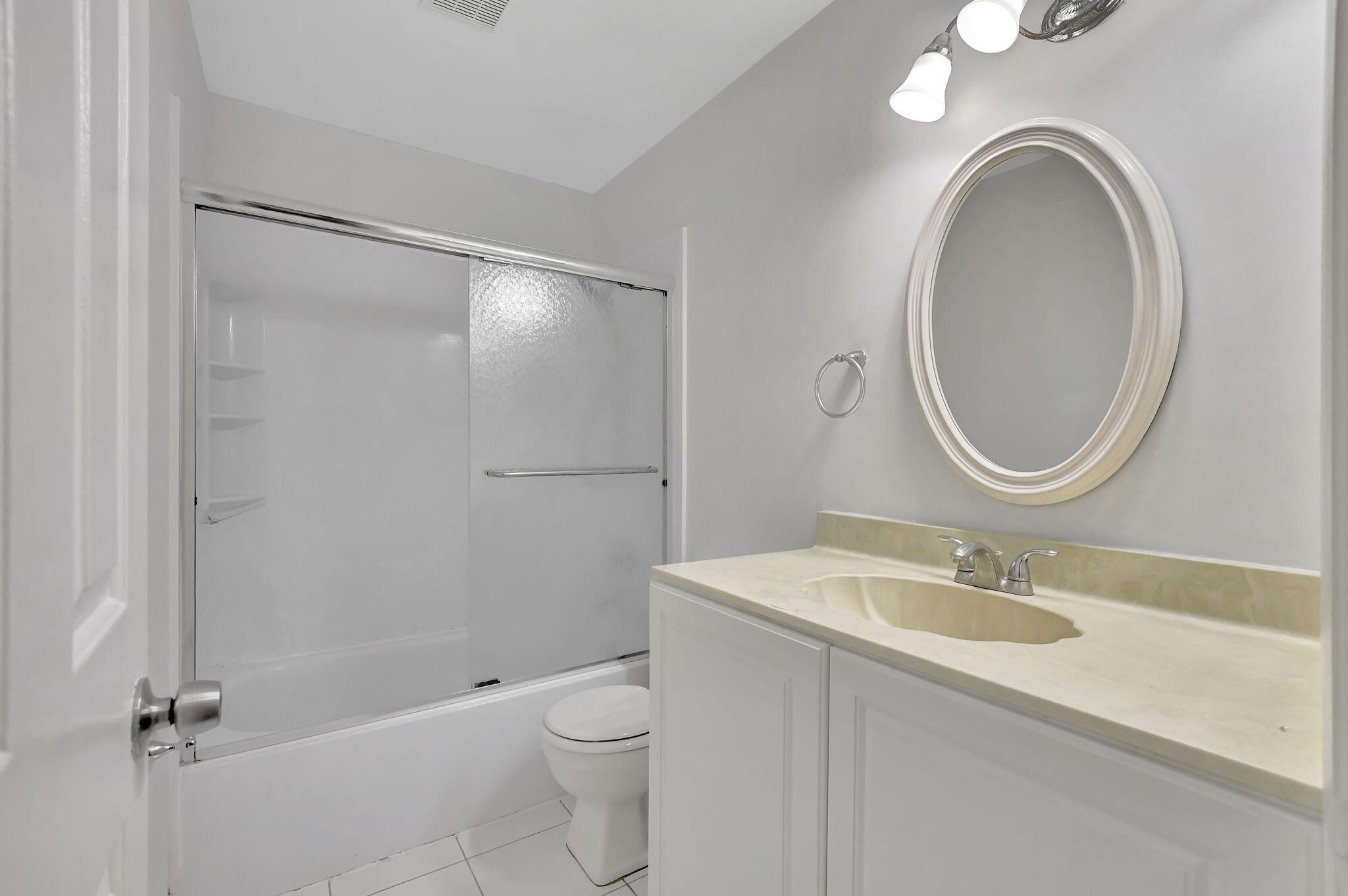 3939 NE 5th Avenue D201