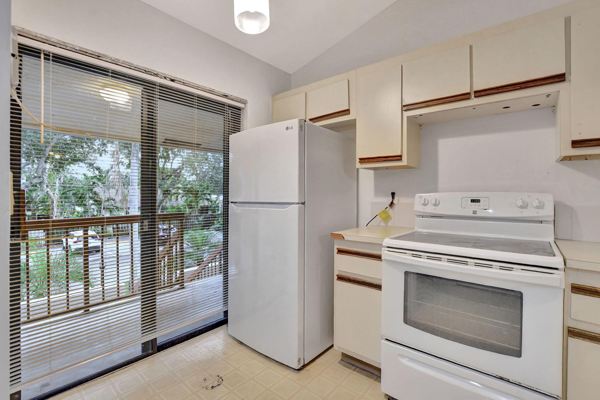 3939 NE 5th Avenue D201