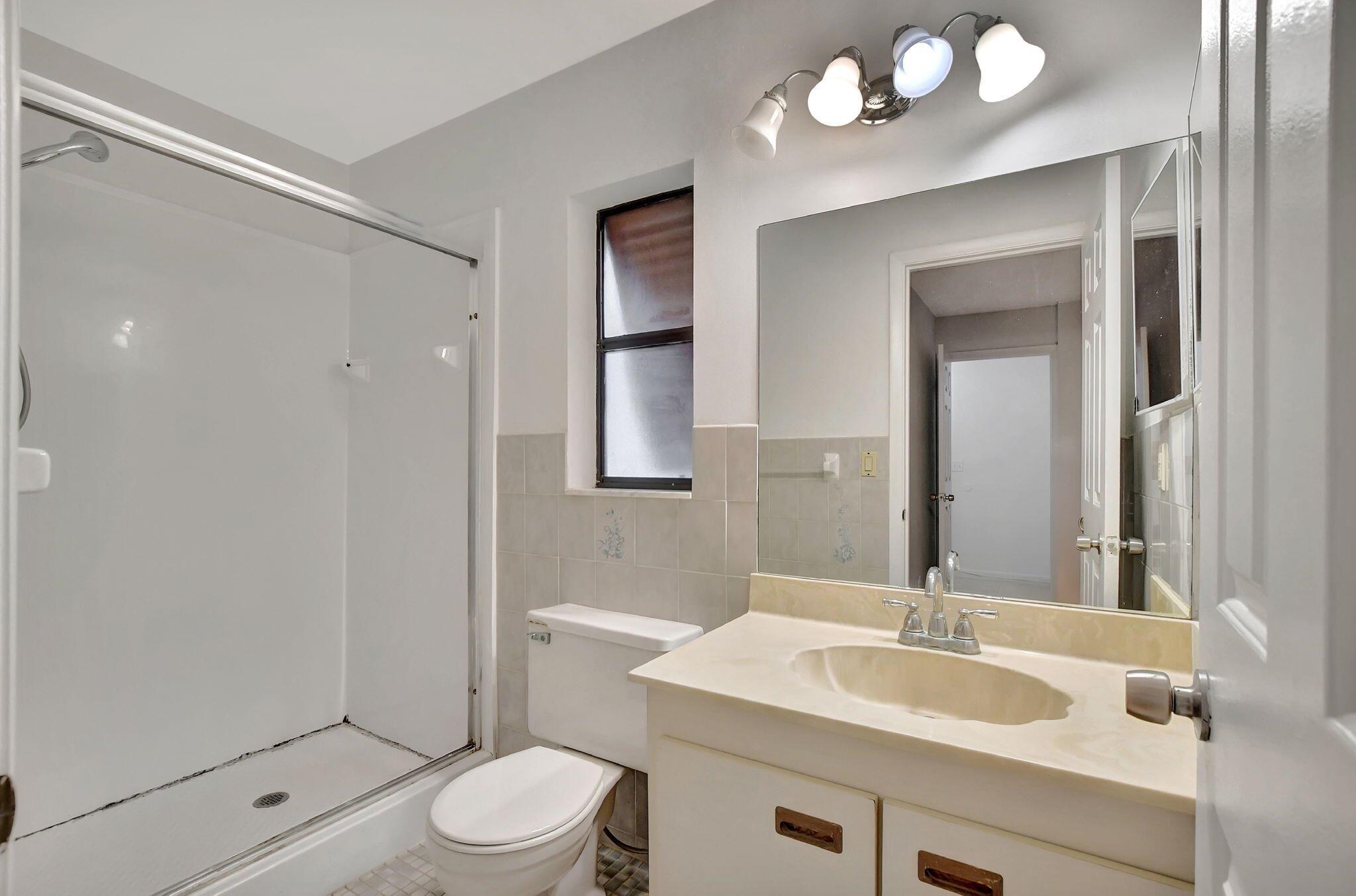 3939 NE 5th Avenue D201
