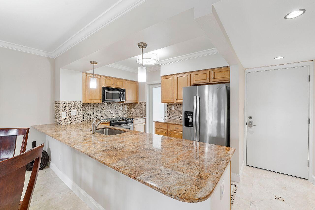 2700 Banyan Road 25c