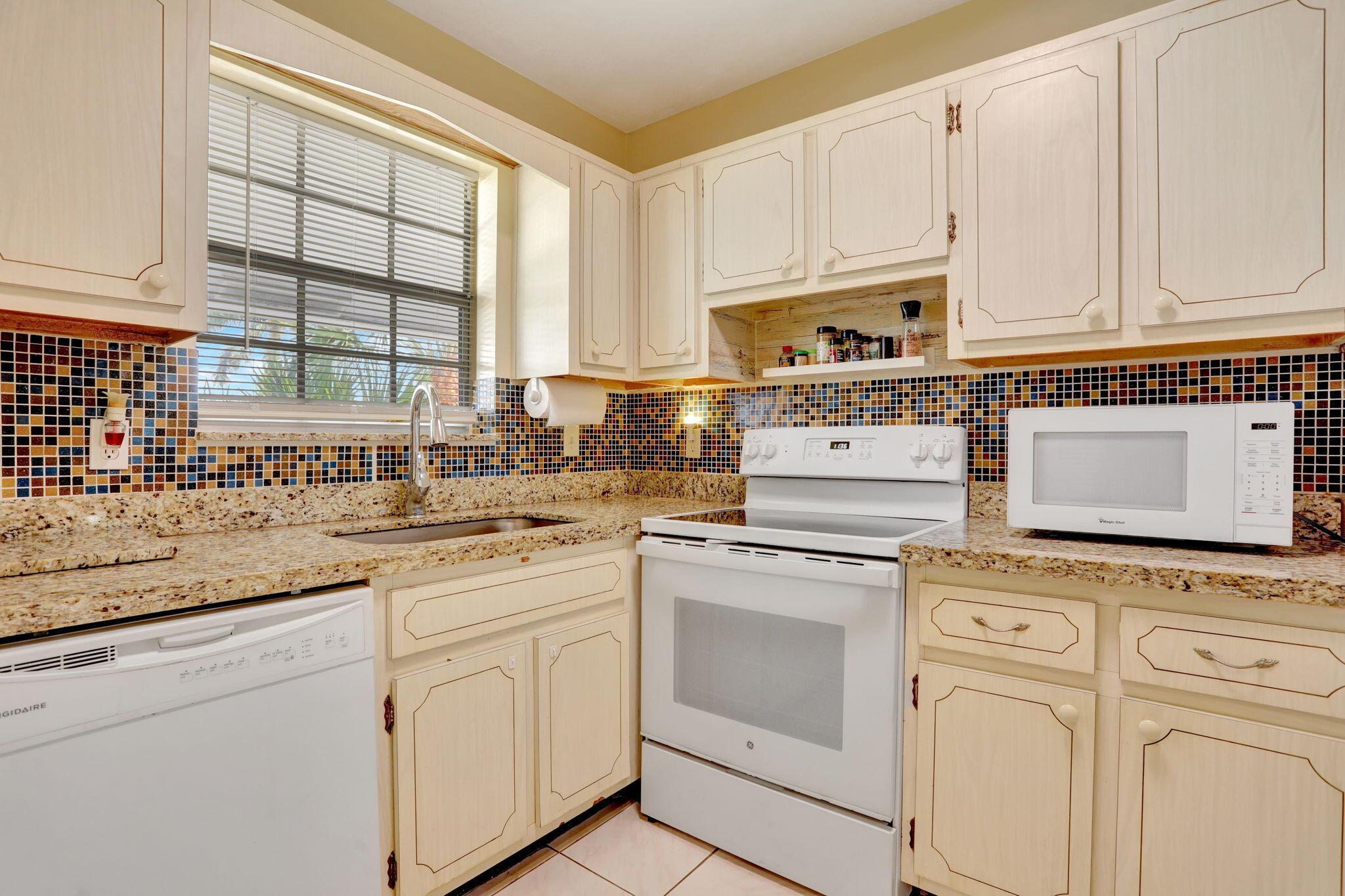 2050 NE 39th Street N313