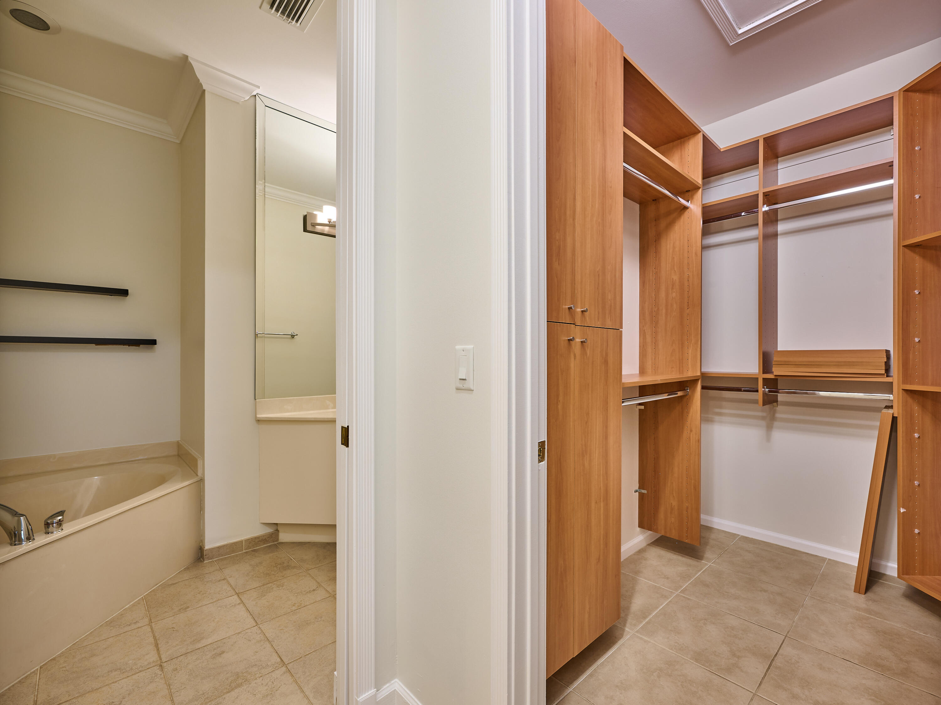 6436 Bella Circle Circle 1105