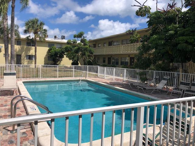 1310 S Federal Highway S 4