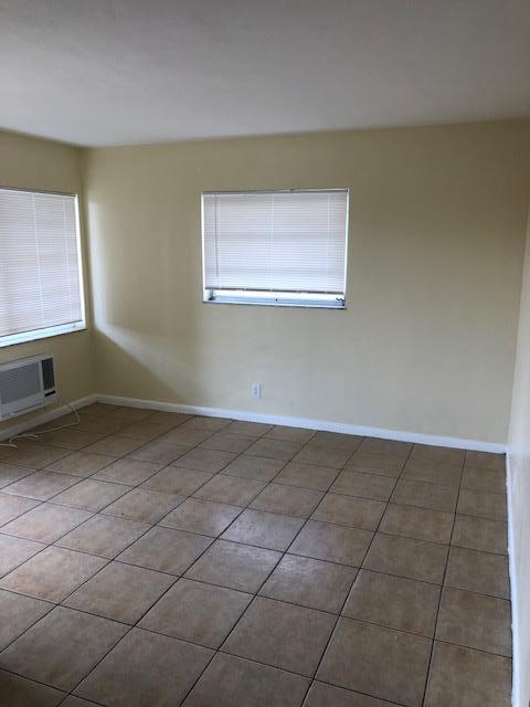 1310 S Federal Highway S 4