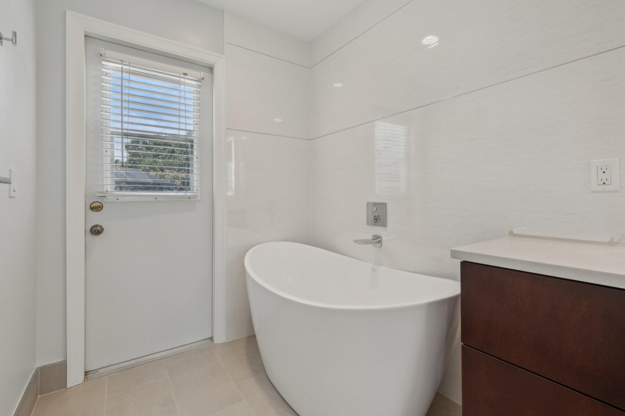 6085 Elmwood Drive