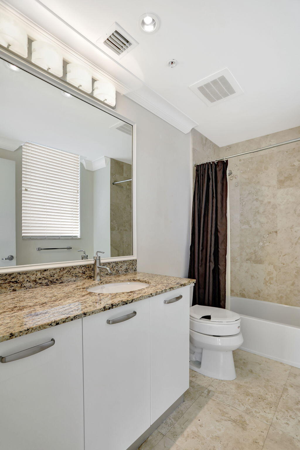 704 N Ocean Boulevard 701