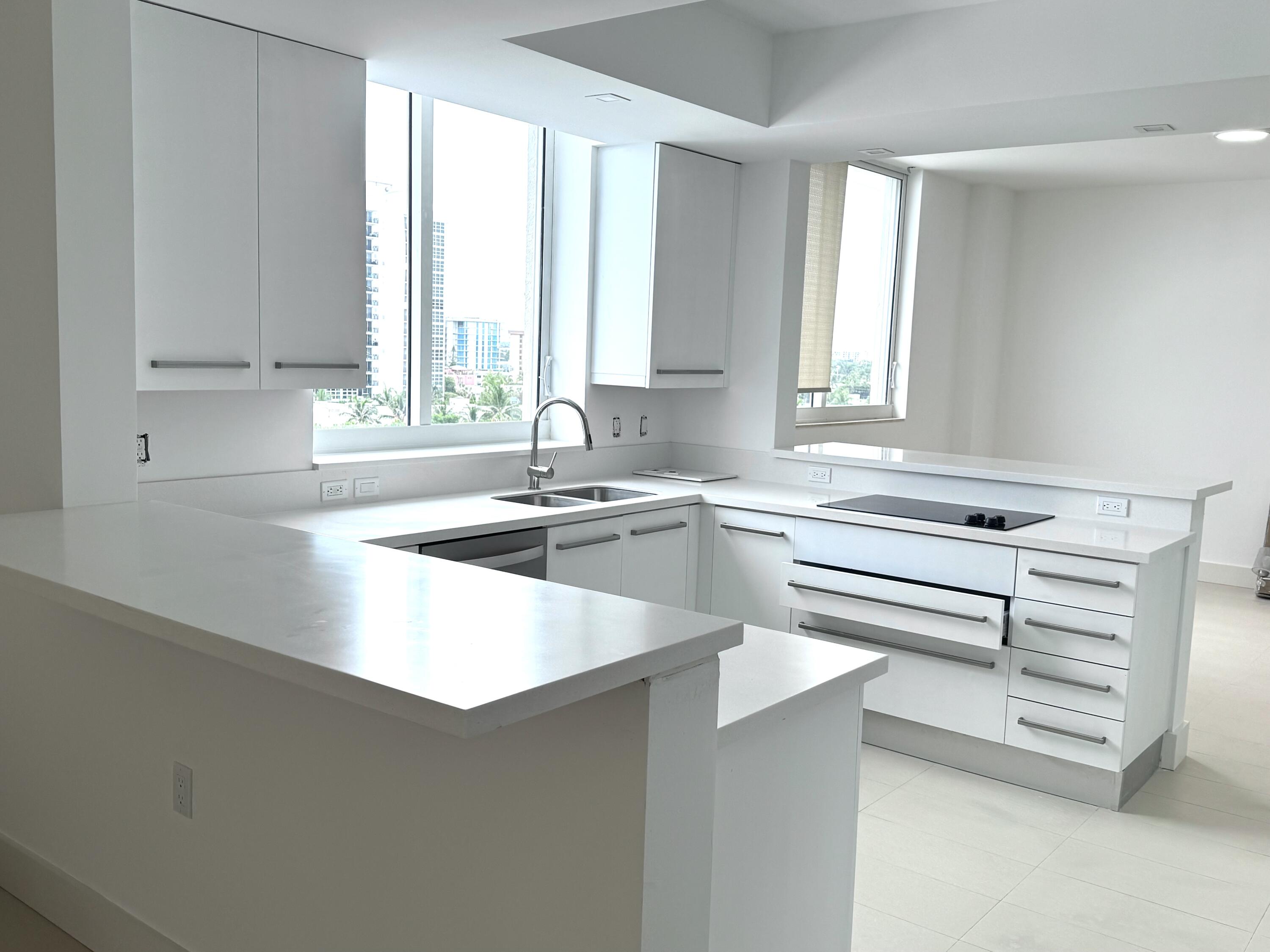 704 N Ocean Boulevard 701