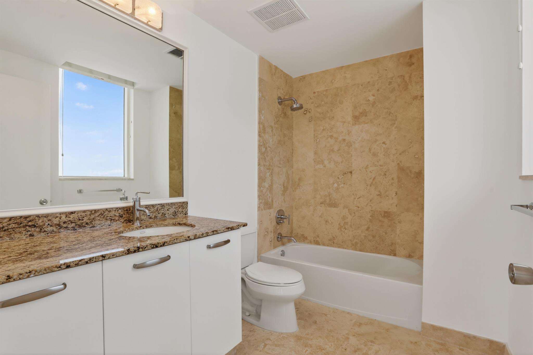 704 N Ocean Boulevard 701