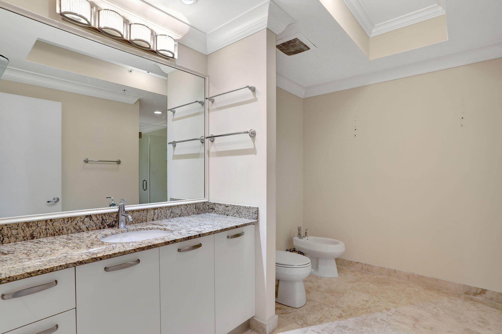 704 N Ocean Boulevard 701