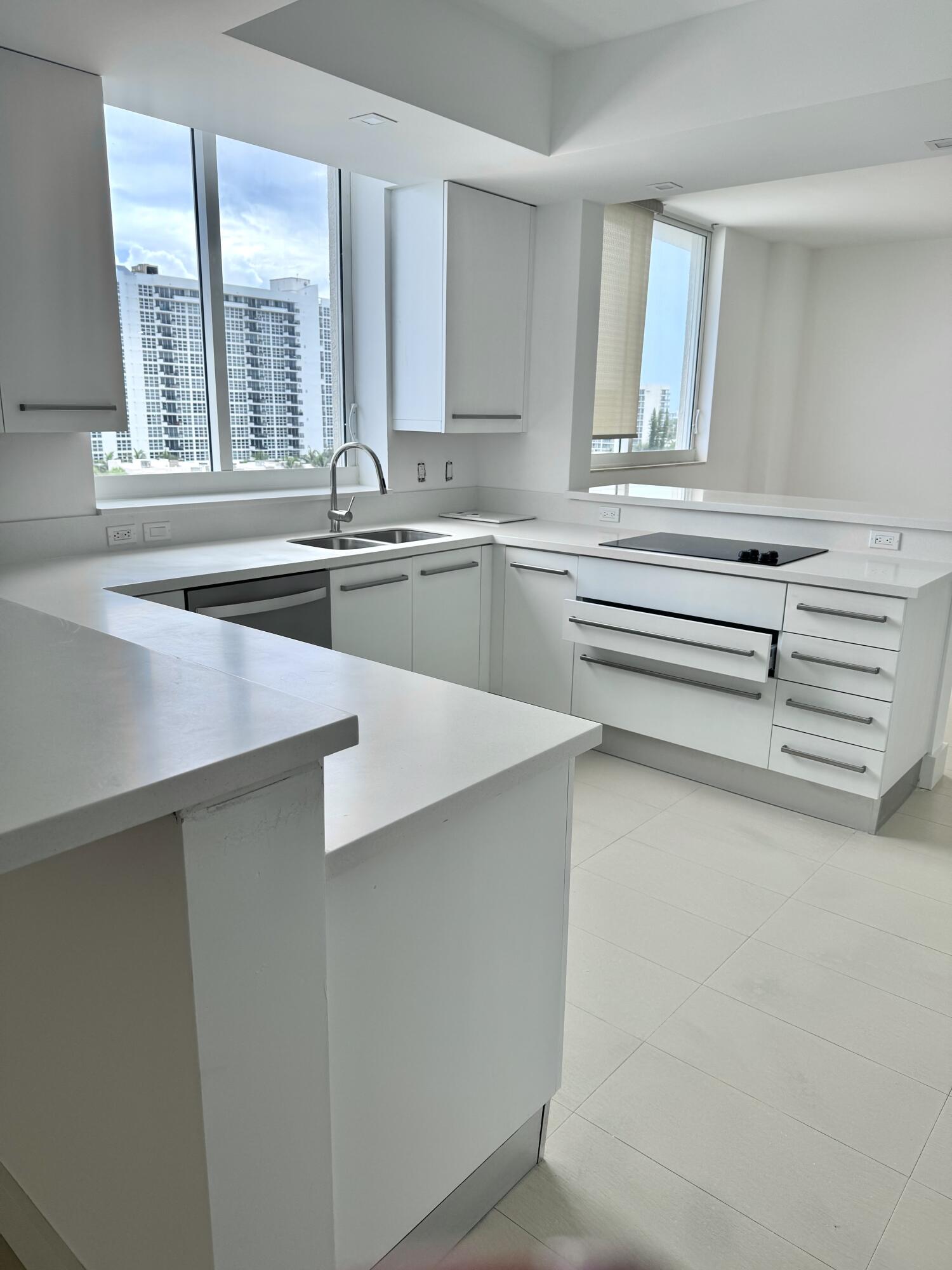 704 N Ocean Boulevard 701
