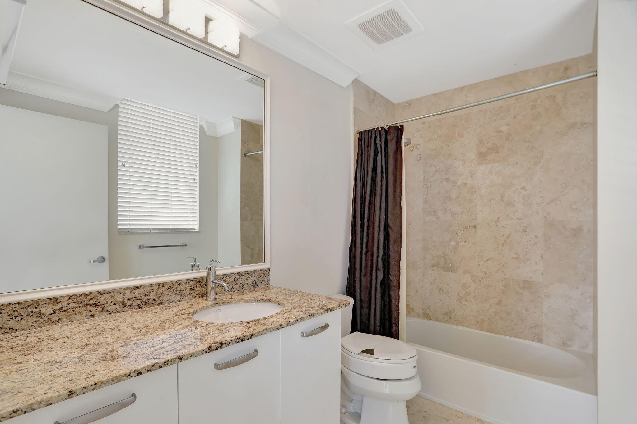 704 N Ocean Boulevard 701