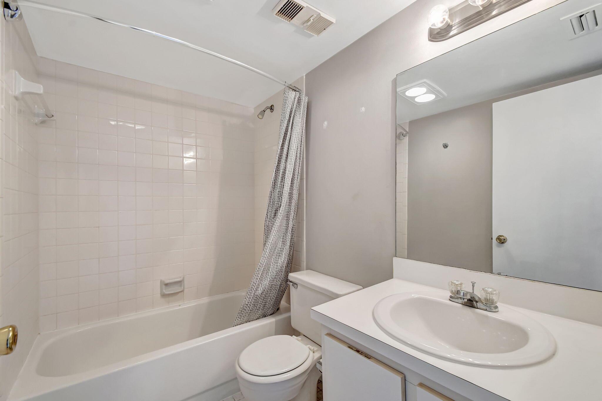 3186 Via Poinciana Drive 304