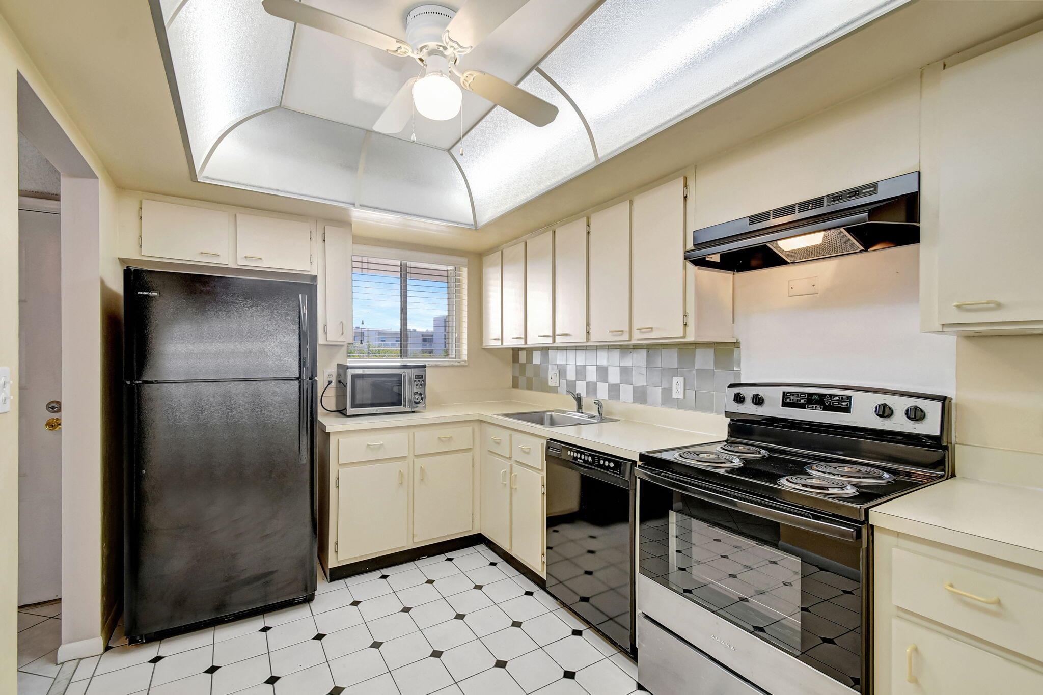 3186 Via Poinciana Drive 304