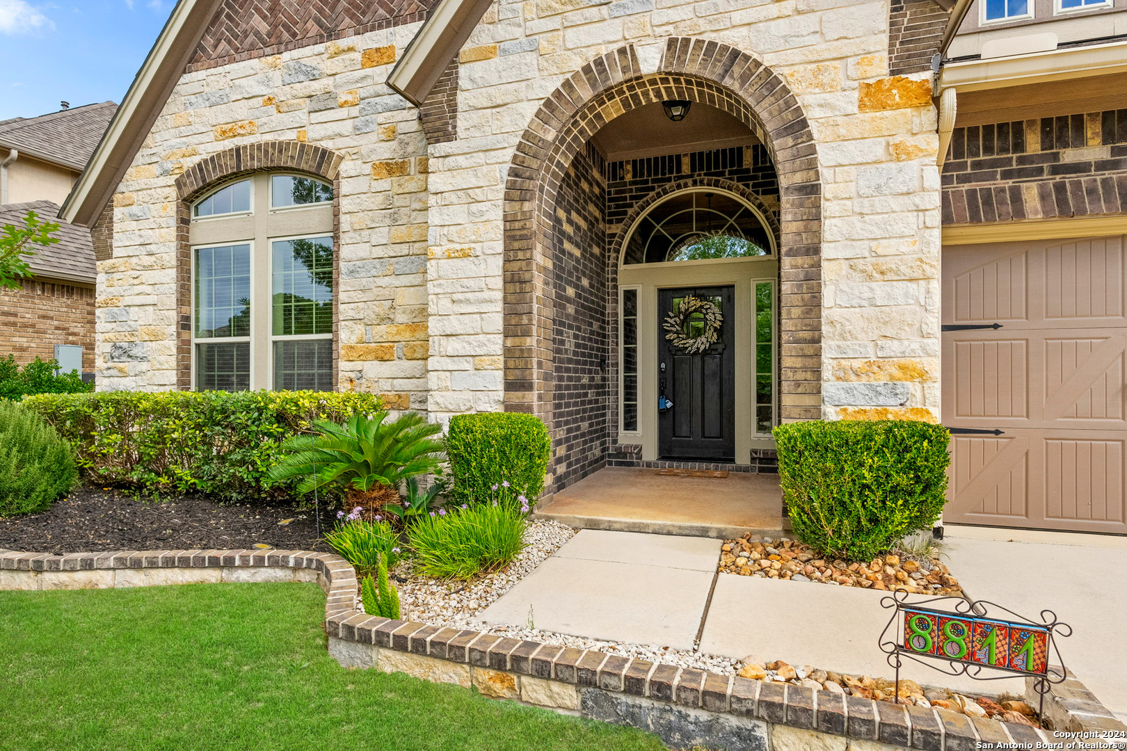 8811 SHADY GATE