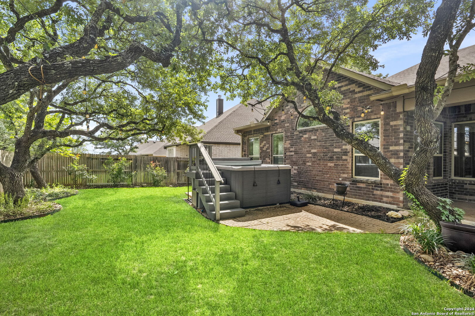 8811 SHADY GATE