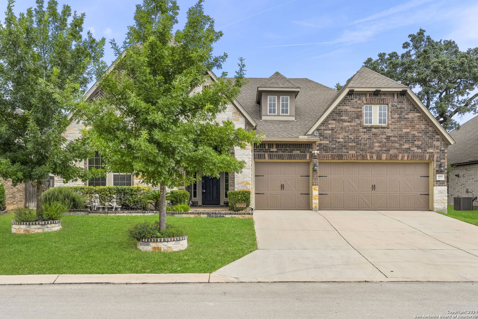 8811 SHADY GATE