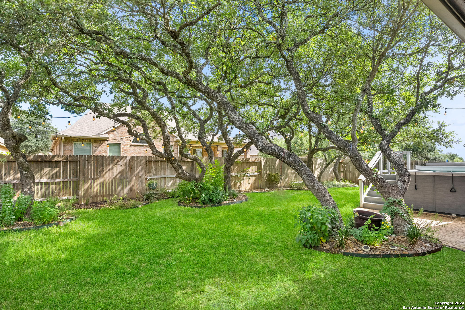 8811 SHADY GATE