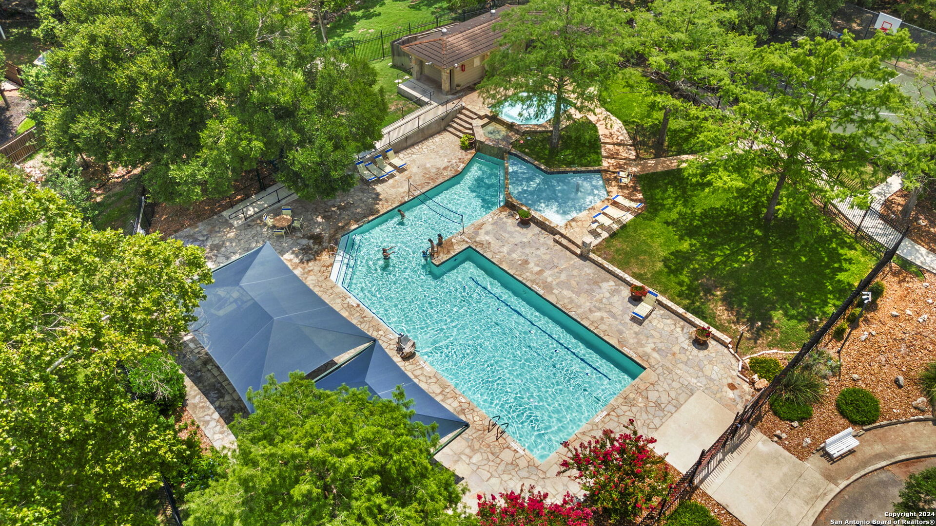 1743 Oak Sprawl