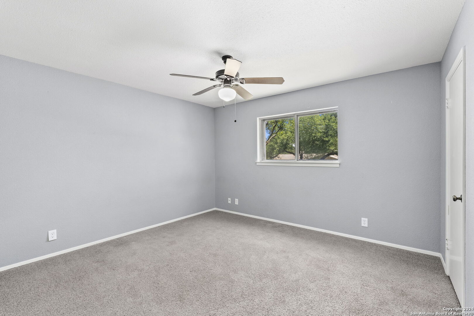 102 Laural Ln