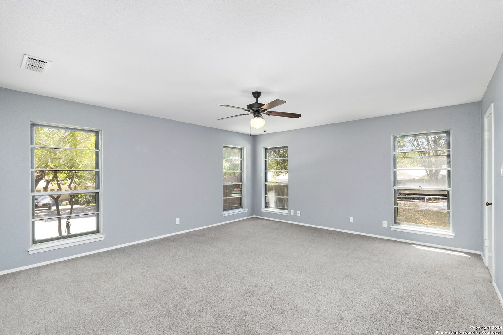 102 Laural Ln