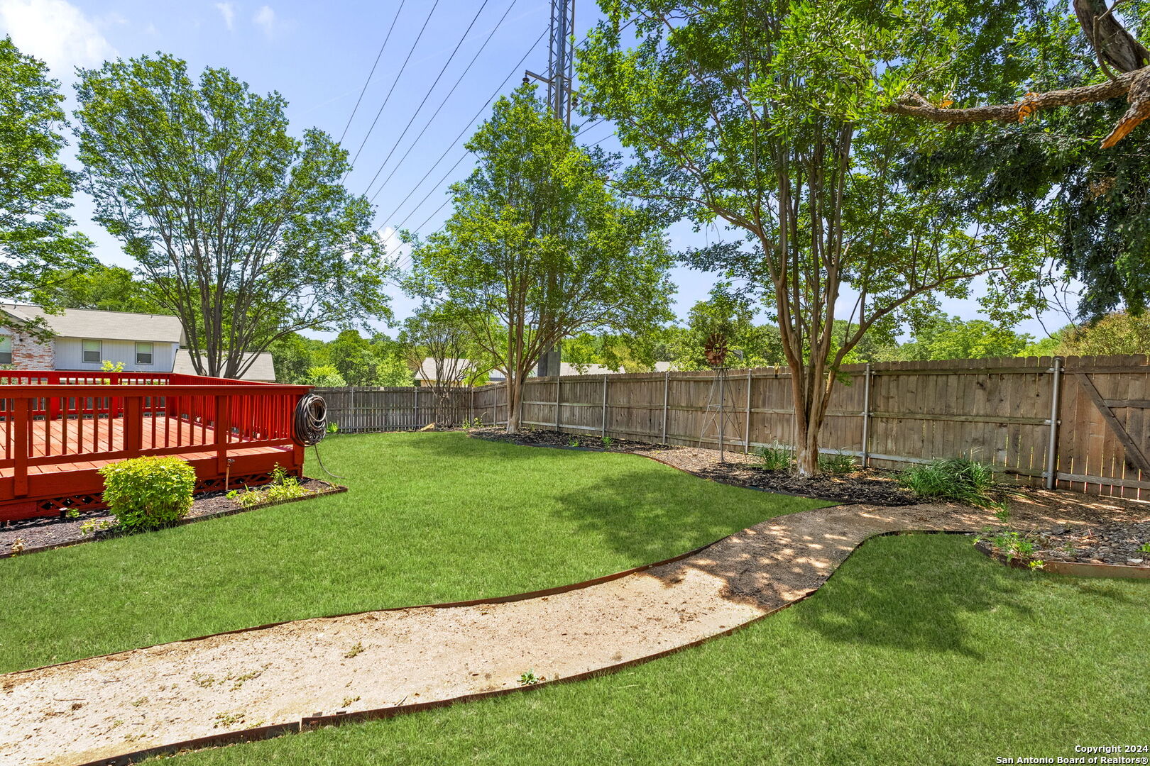 102 Laural Ln