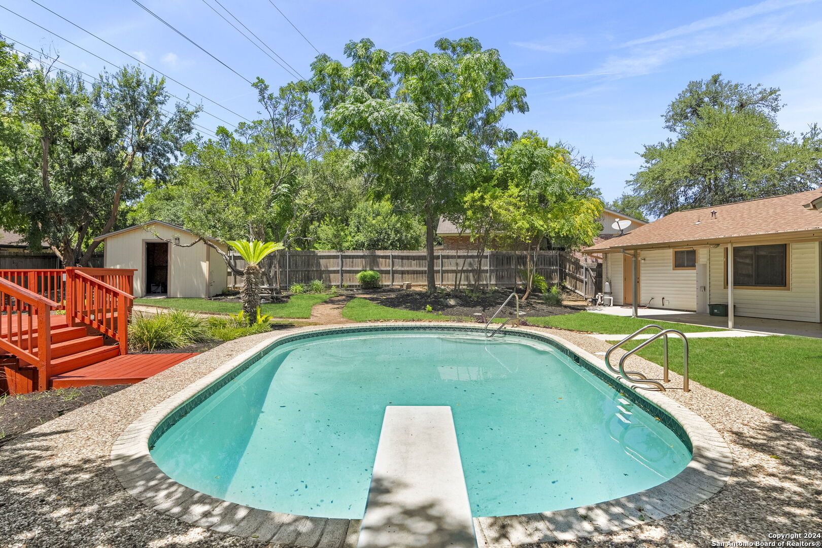 102 Laural Ln
