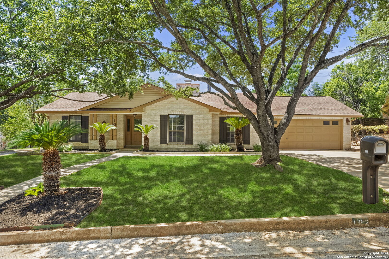 102 Laural Ln