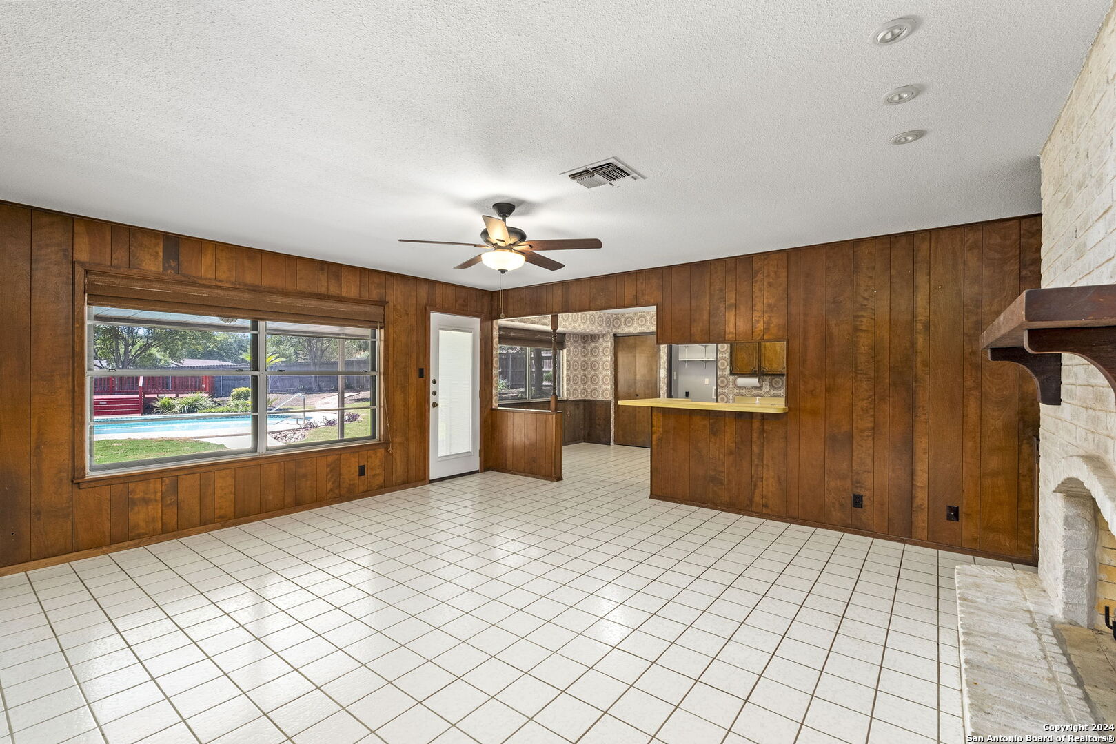 102 Laural Ln