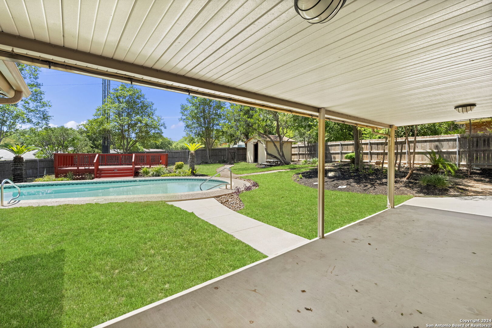 102 Laural Ln