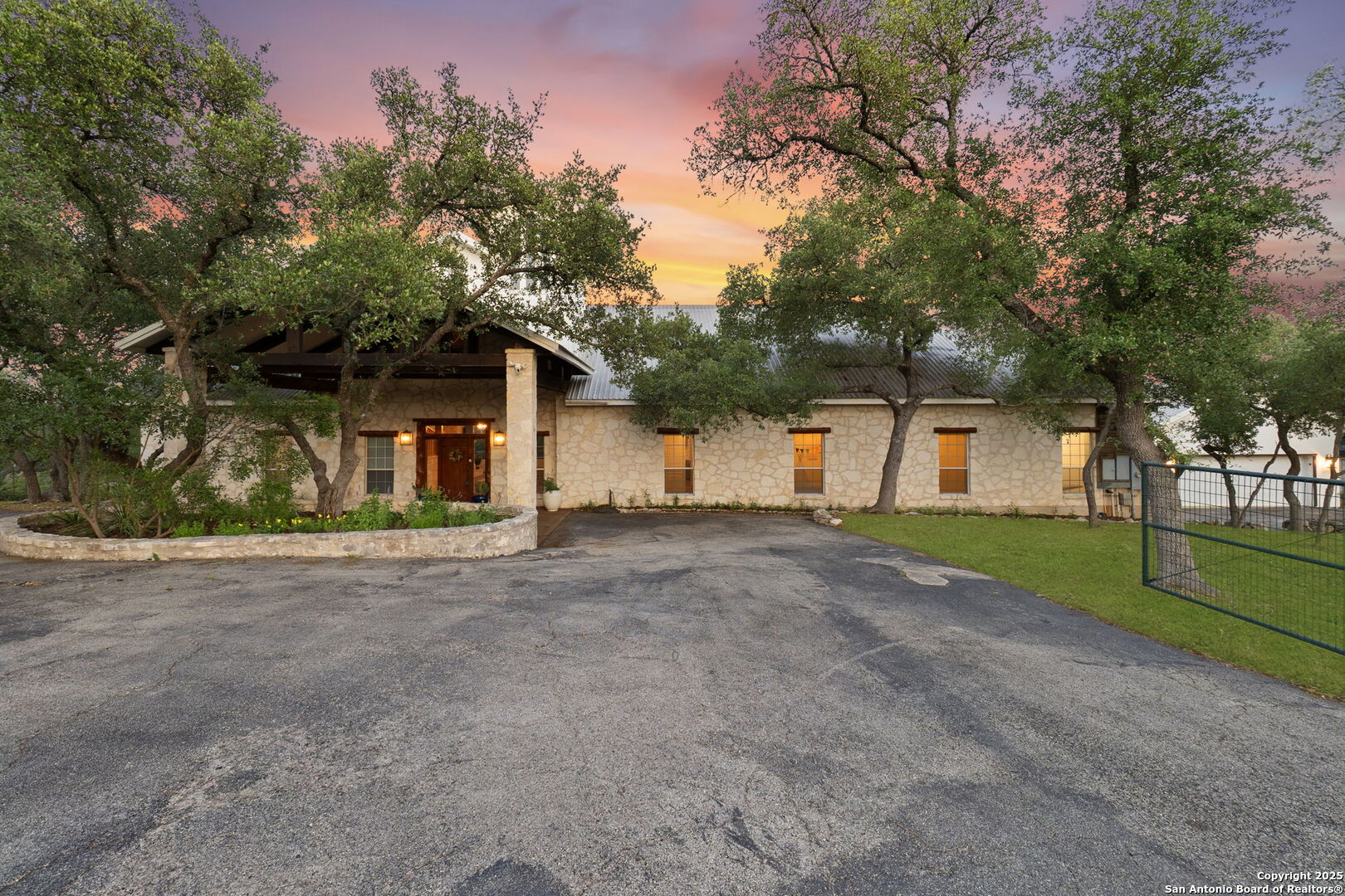 1042 Flagstone Dr