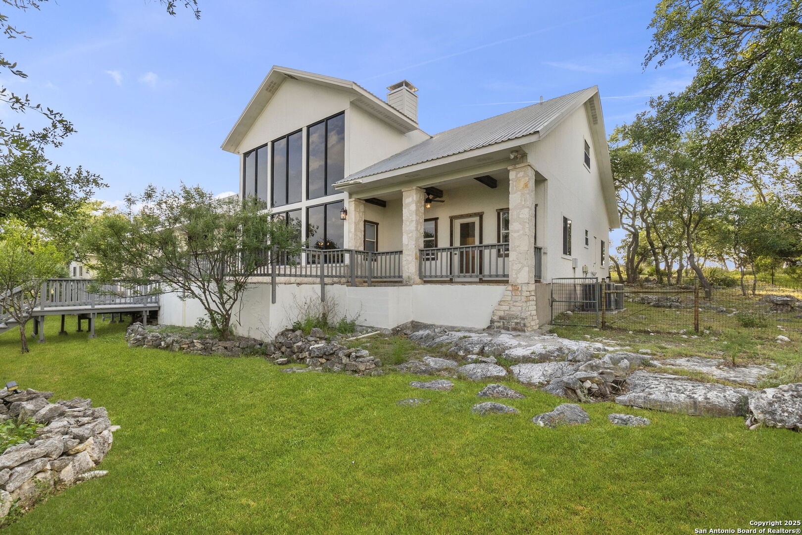 1042 Flagstone Dr