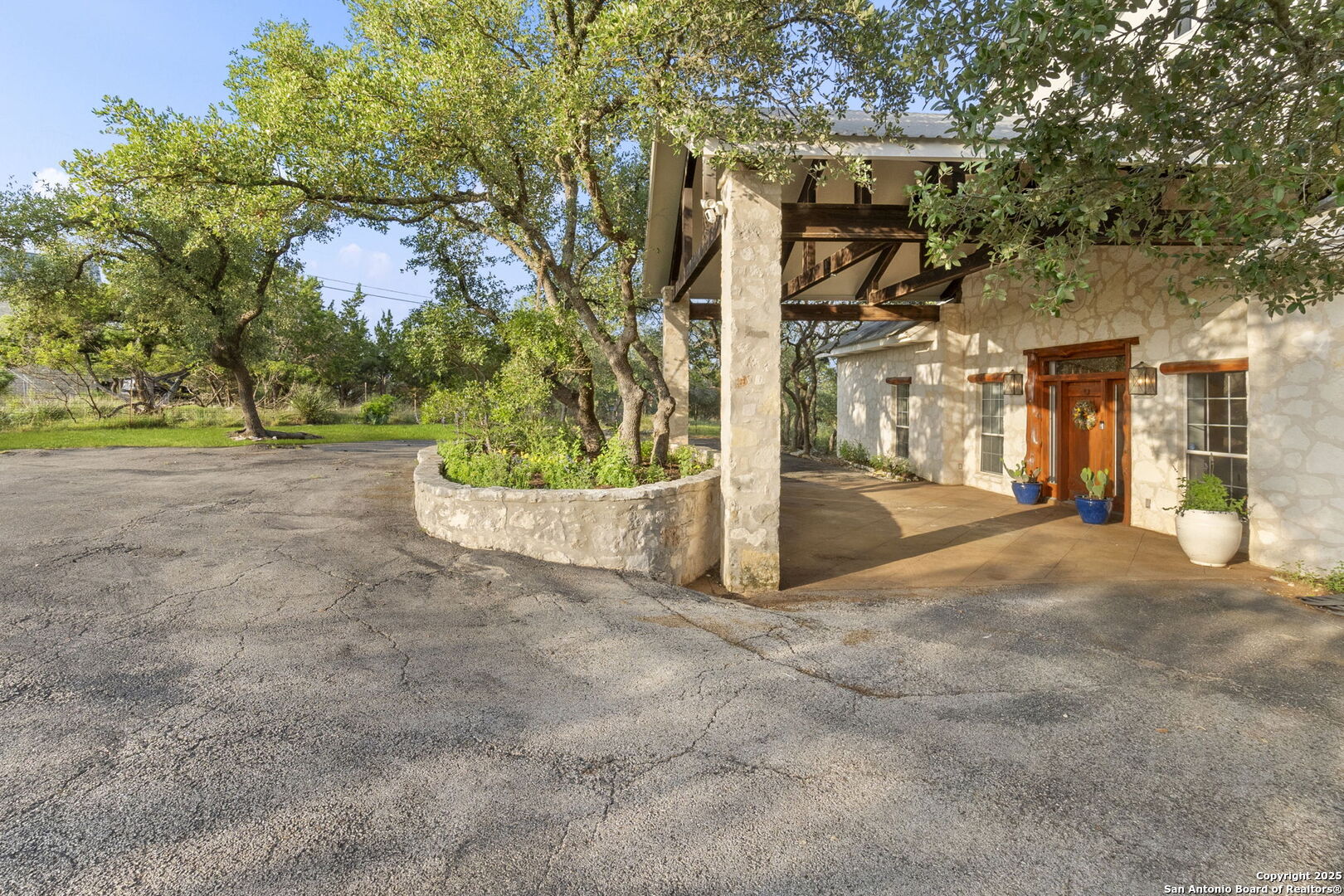 1042 Flagstone Dr