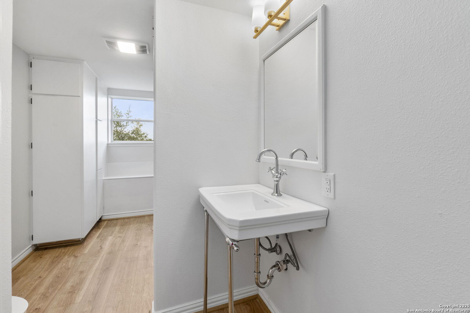 1042 Flagstone Dr