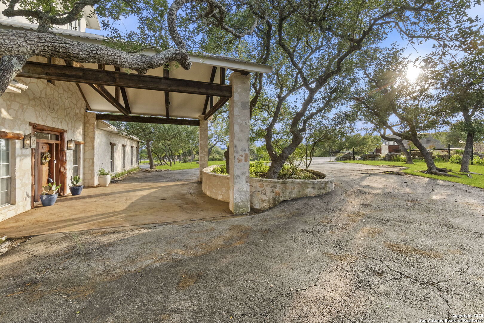 1042 Flagstone Dr
