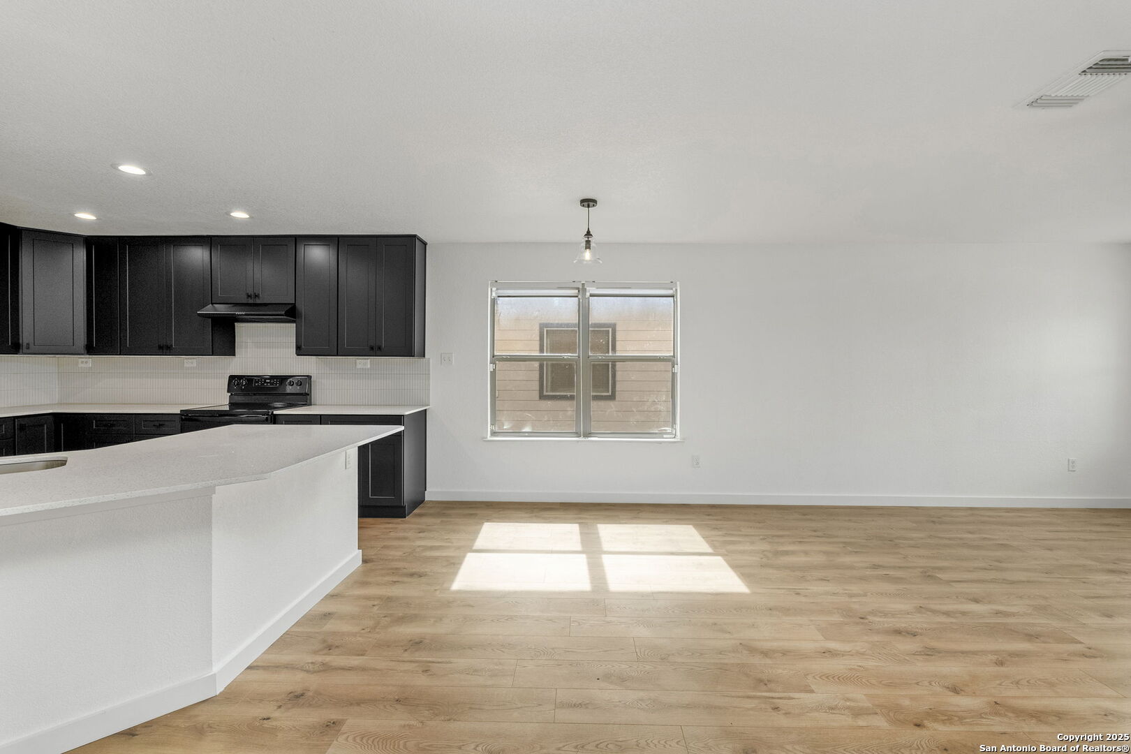 11005 Almond Wood