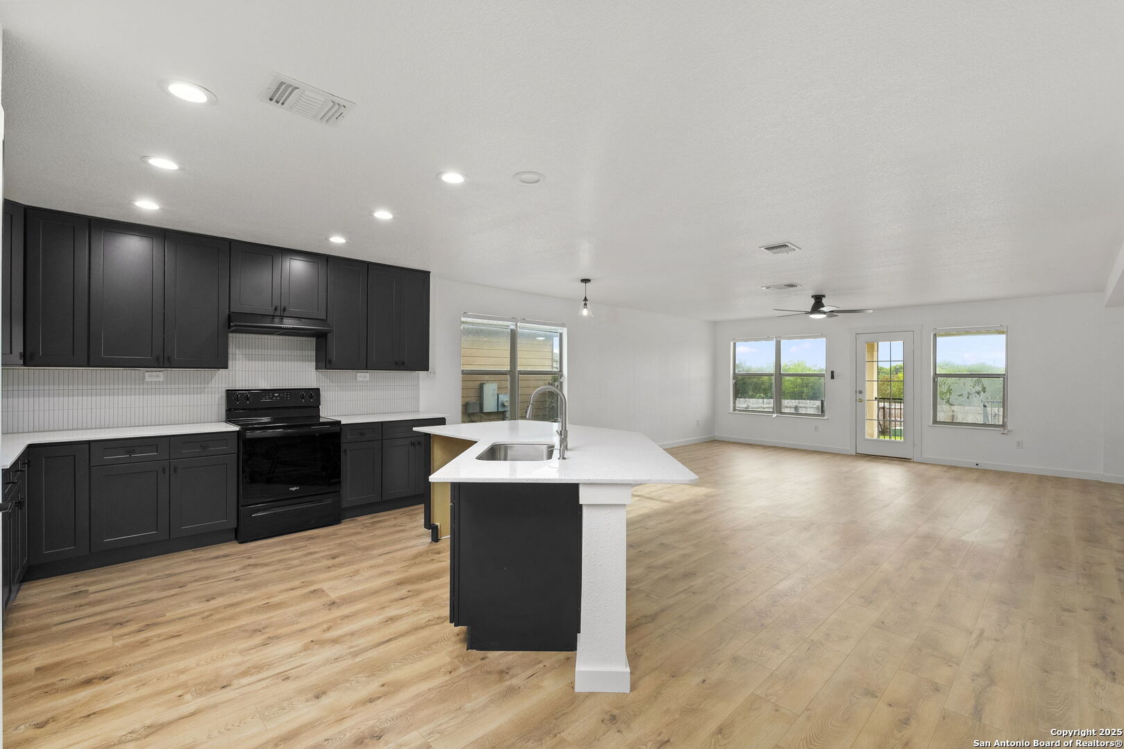 11005 Almond Wood