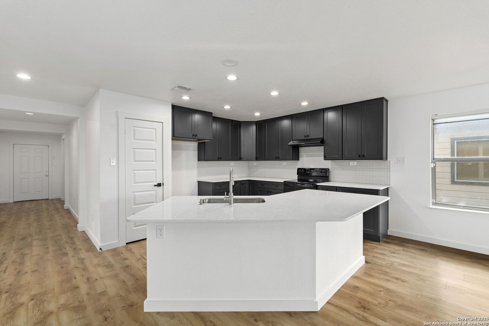 11005 Almond Wood