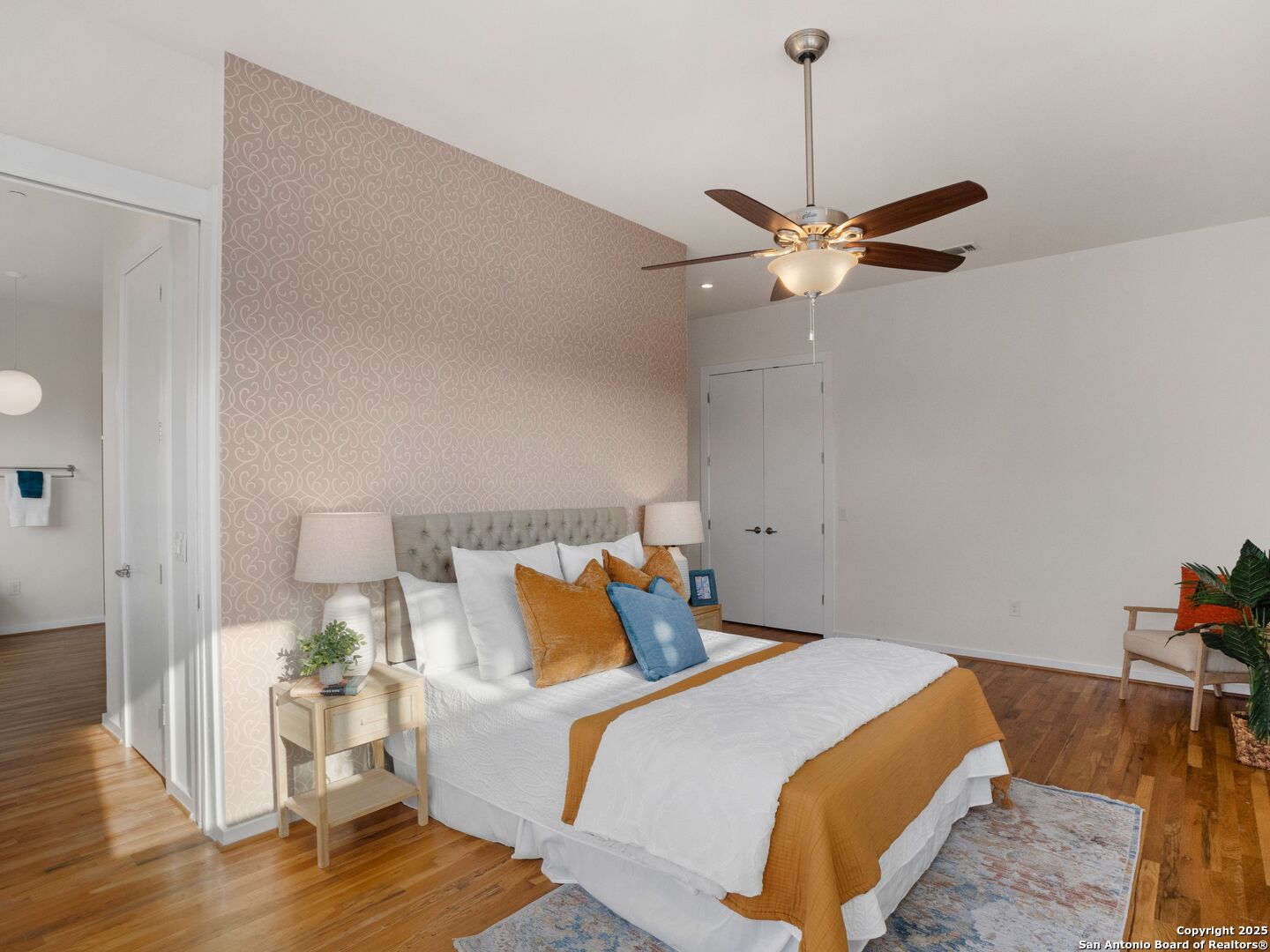 1126 E quincy