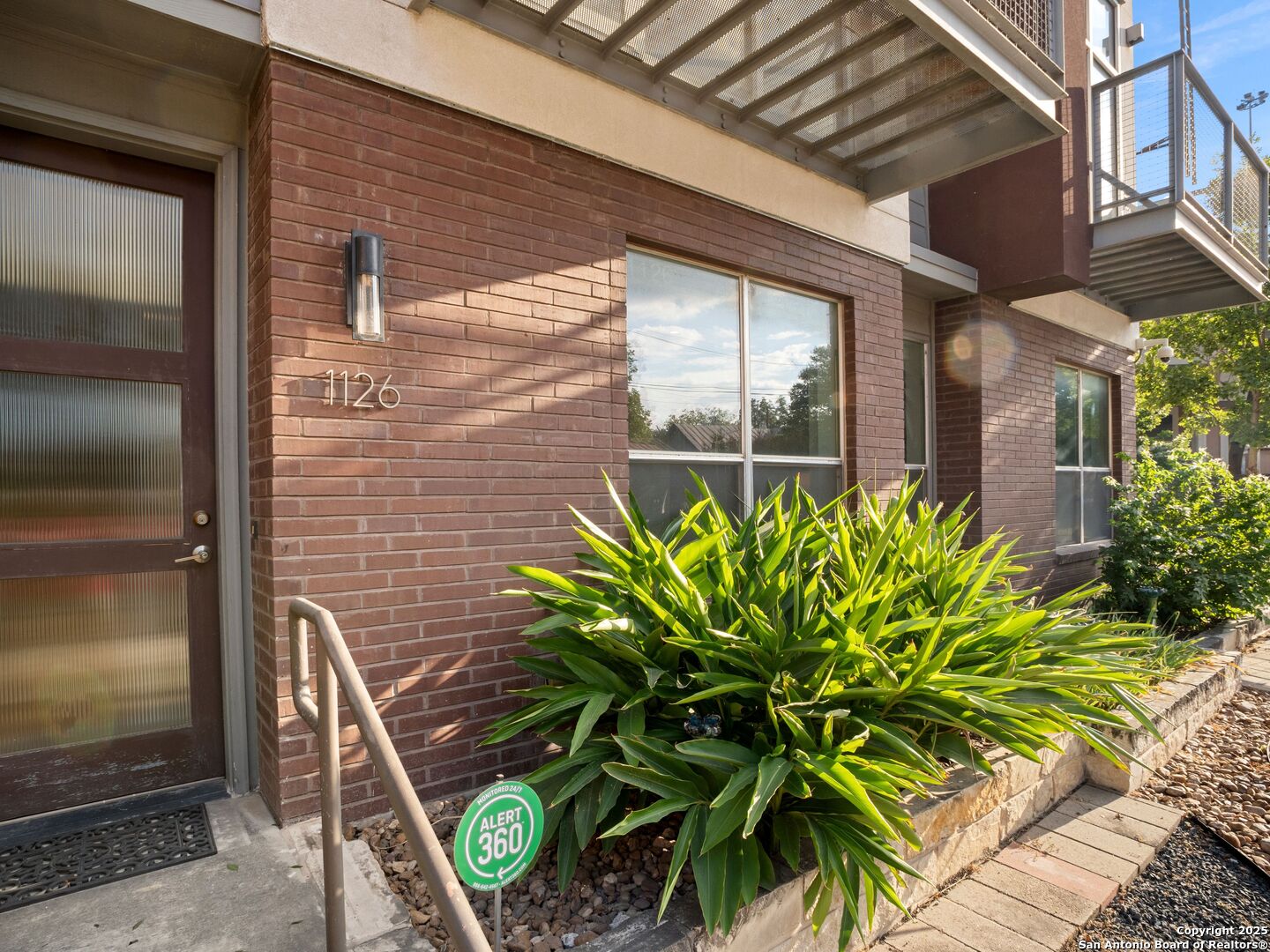 1126 E quincy