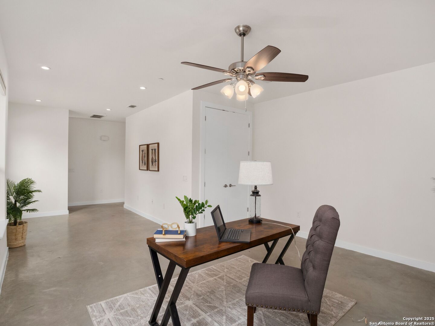 1126 E quincy