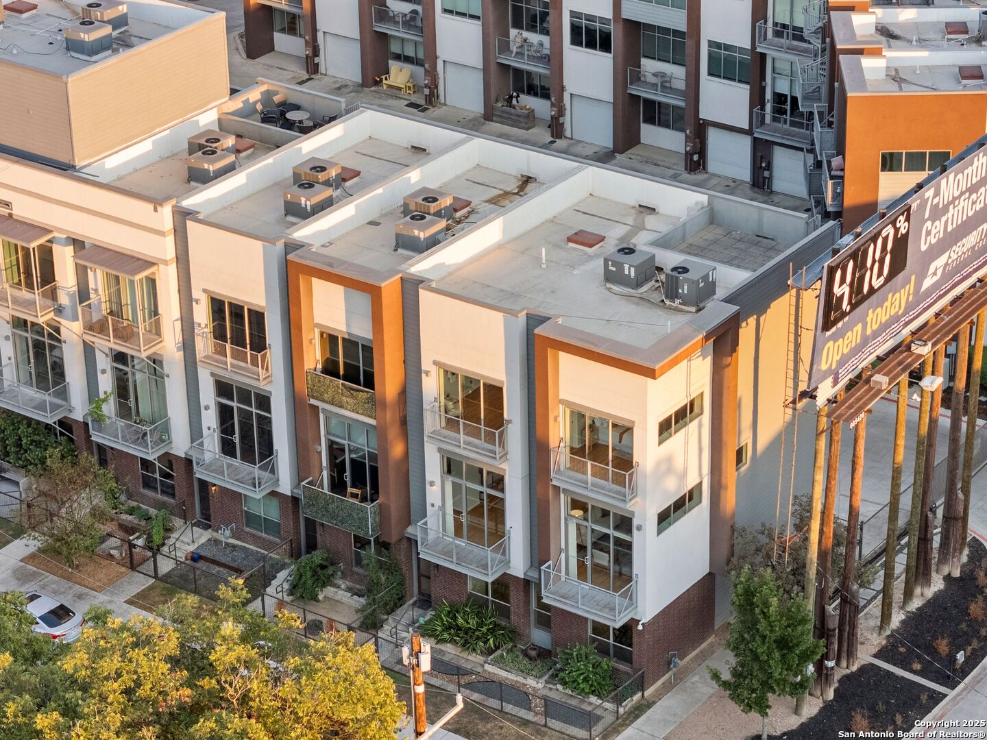 1126 E quincy