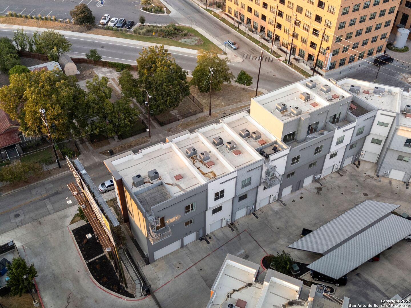 1126 E quincy