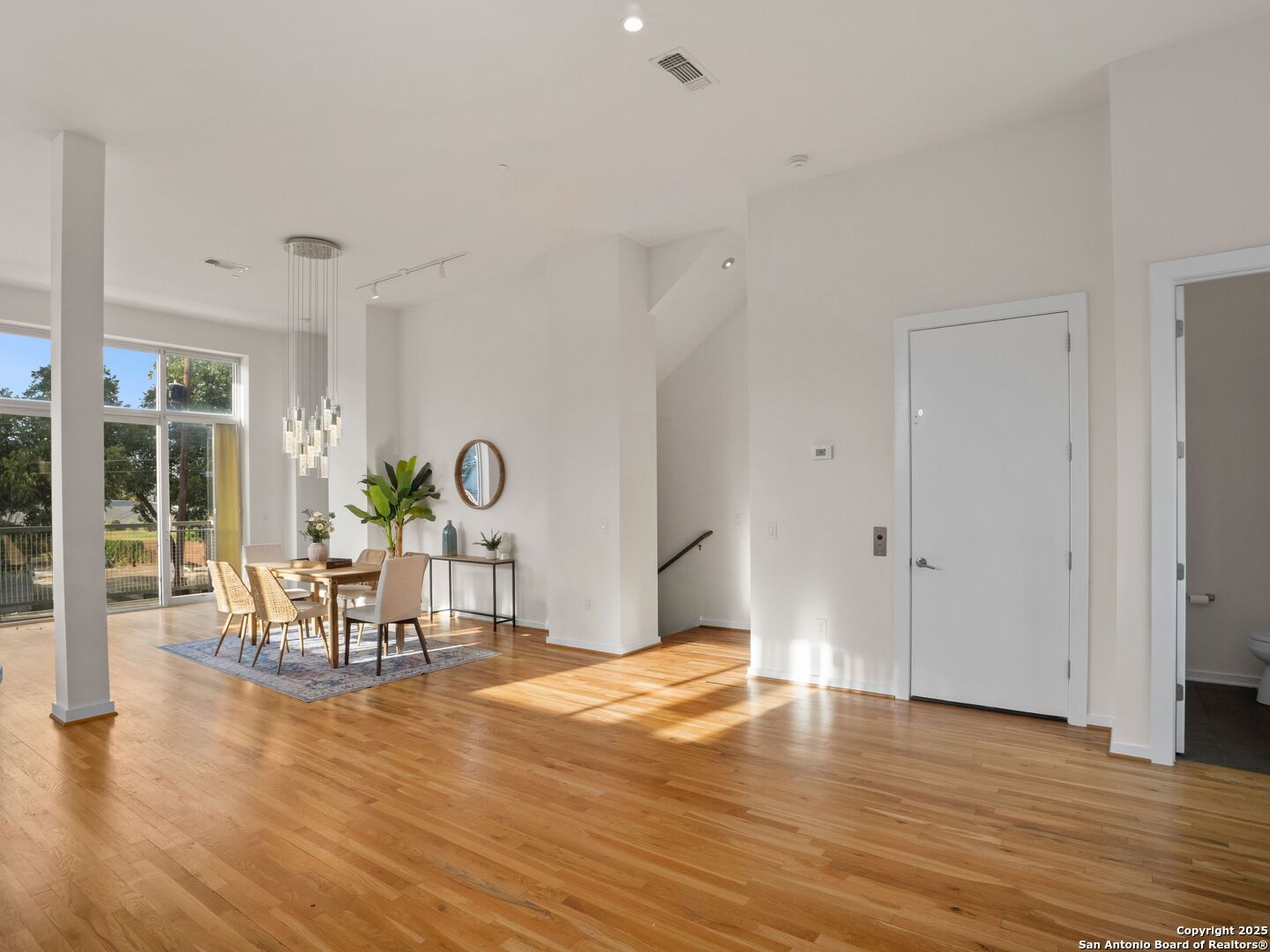 1126 E quincy