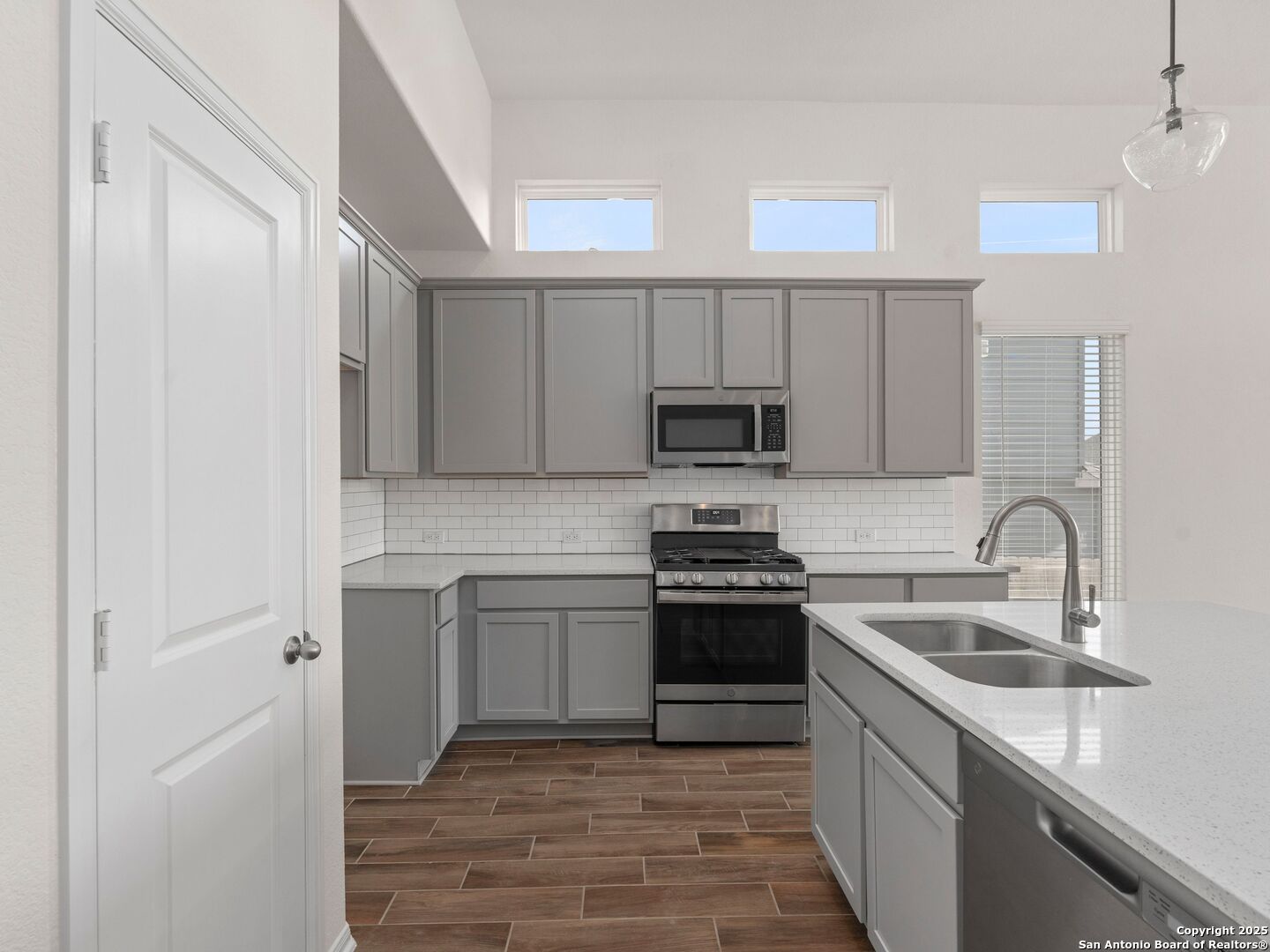 6288 Black Butte