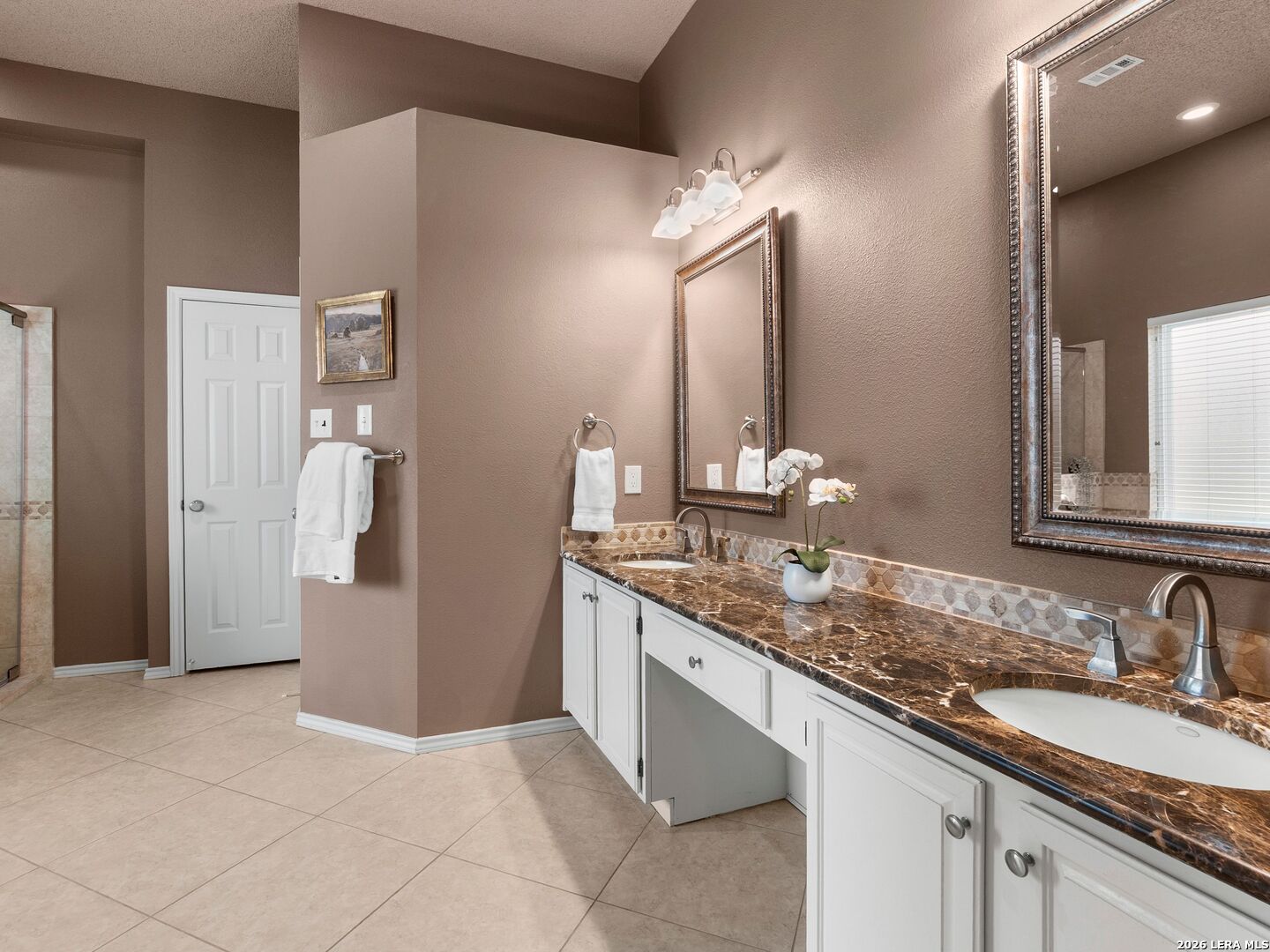 5854 Woodridge Oaks