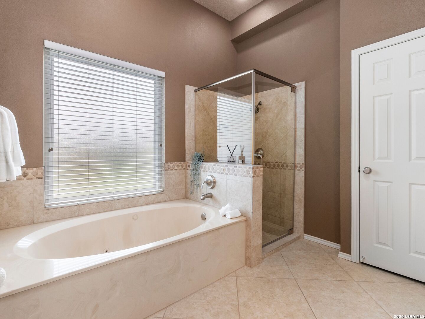 5854 Woodridge Oaks